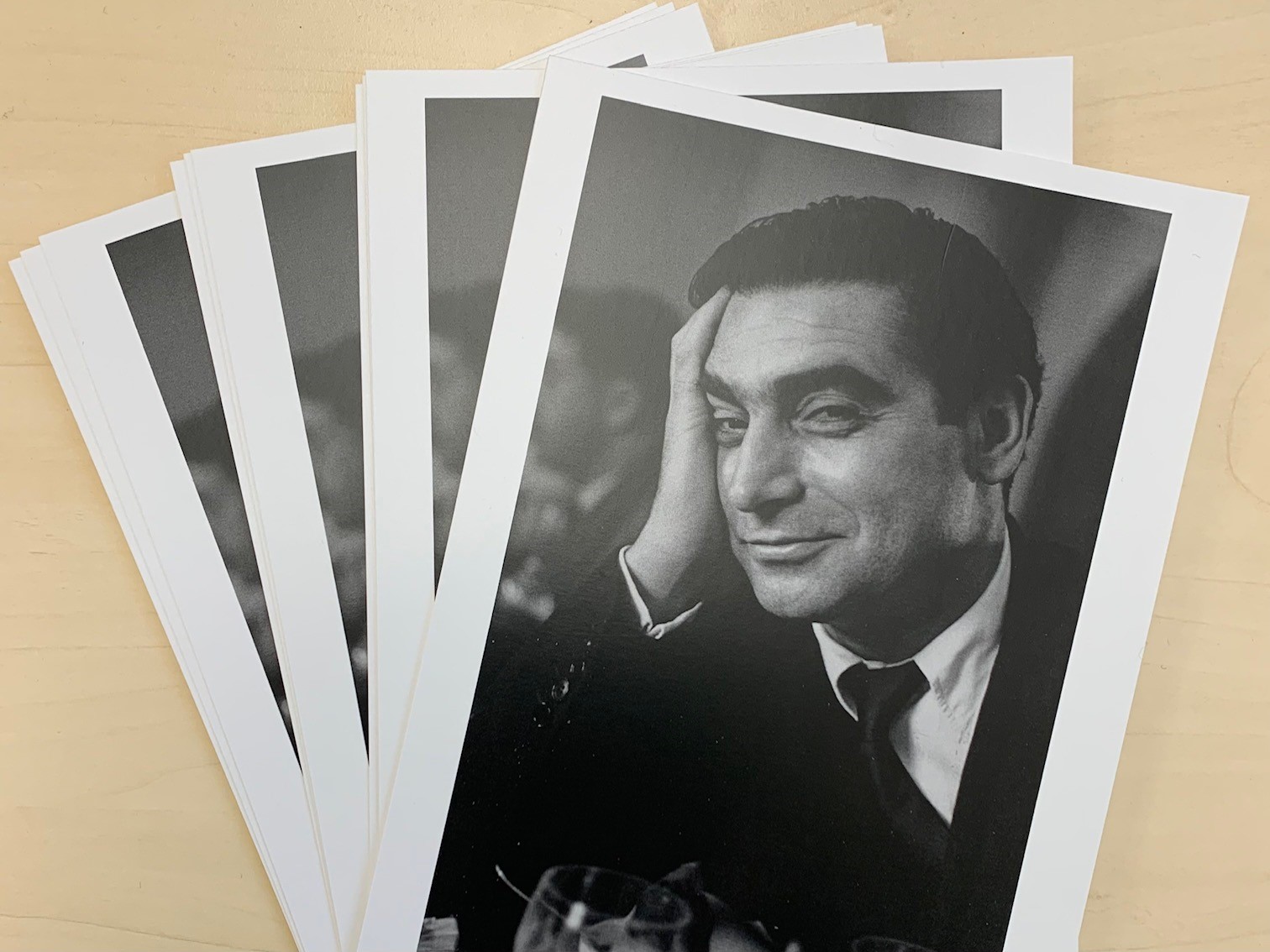 Einladungskarten zur Vernissage der Ausstellung "Robert Capa. Der visuelle Journalist" Einladungskarten zur Vernissage der Ausstellung "Robert Capa. Der visuelle Journalist"